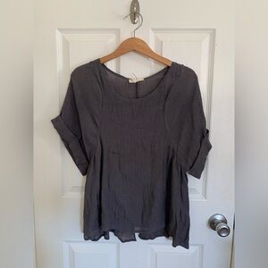 {3/$15} Entro | Gray Flowy Short Sleeve Blouse